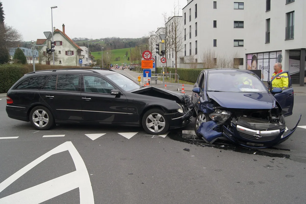 Verkehrsunfall in Zug fordert drei Verletzte