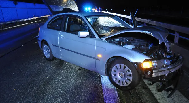 Personenwagen kollidert auf der A1 mit Leitplanken