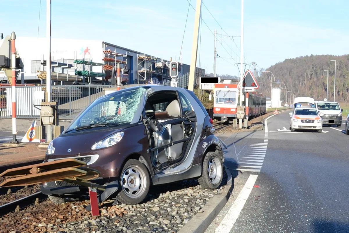 Zwei Verletzte bei spektakulärem Crash in Bubendorf