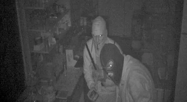Hallau: Wer kennt diese beiden Einbrecher?