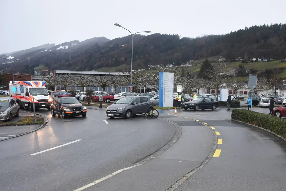 Heerbrugg SG - Unfall zwischen E-Bike und Auto