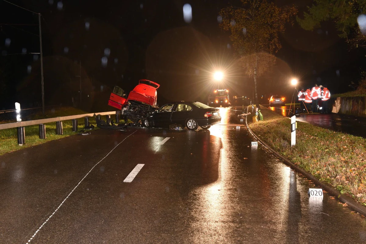 Dägerlen ZH - Heftiger Crash mit Verletzten 