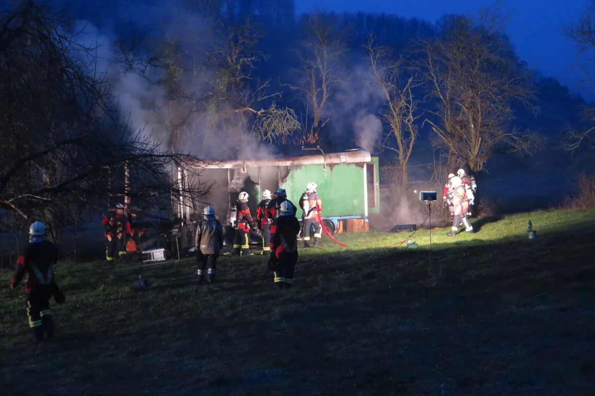 Zeugenaufruf - Feuerwehr-Einsatz auf Campingplatz in Läufelfingen