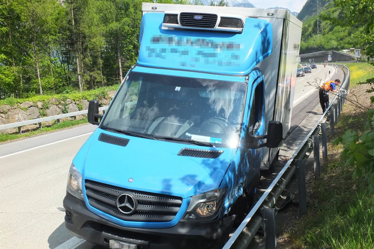 Zeugenaufruf: Unfall auf der A3 in Mols SG