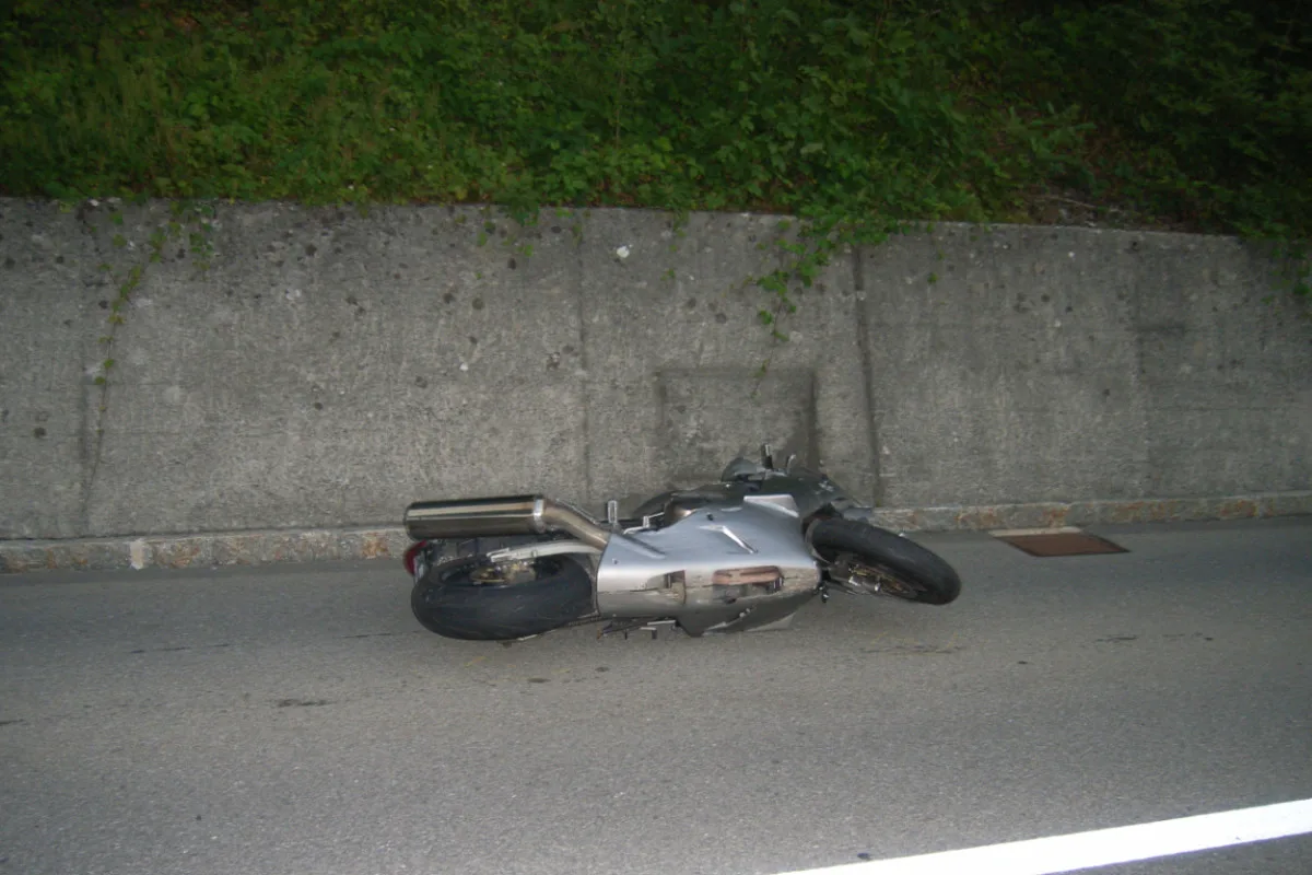 Seelisberg UR: Kollision zwischen Motorrad und Auto