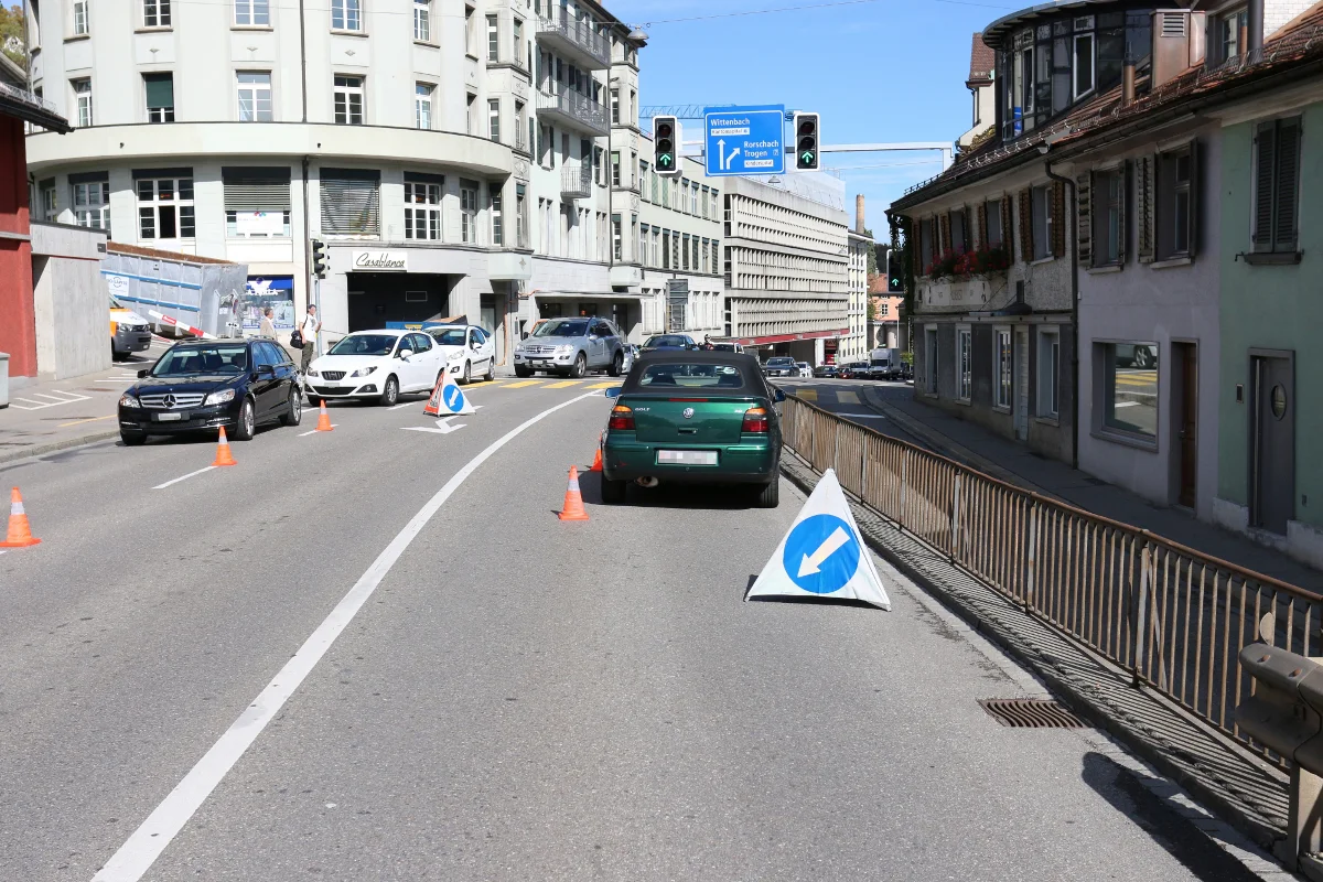Autofahrer hatte Grün! Mann auf Zebrastreifen in St. Gallen erfasst