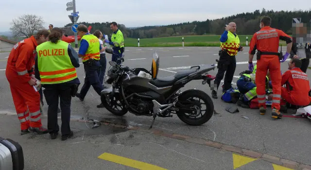 Bissegg: Töff gegen Auto