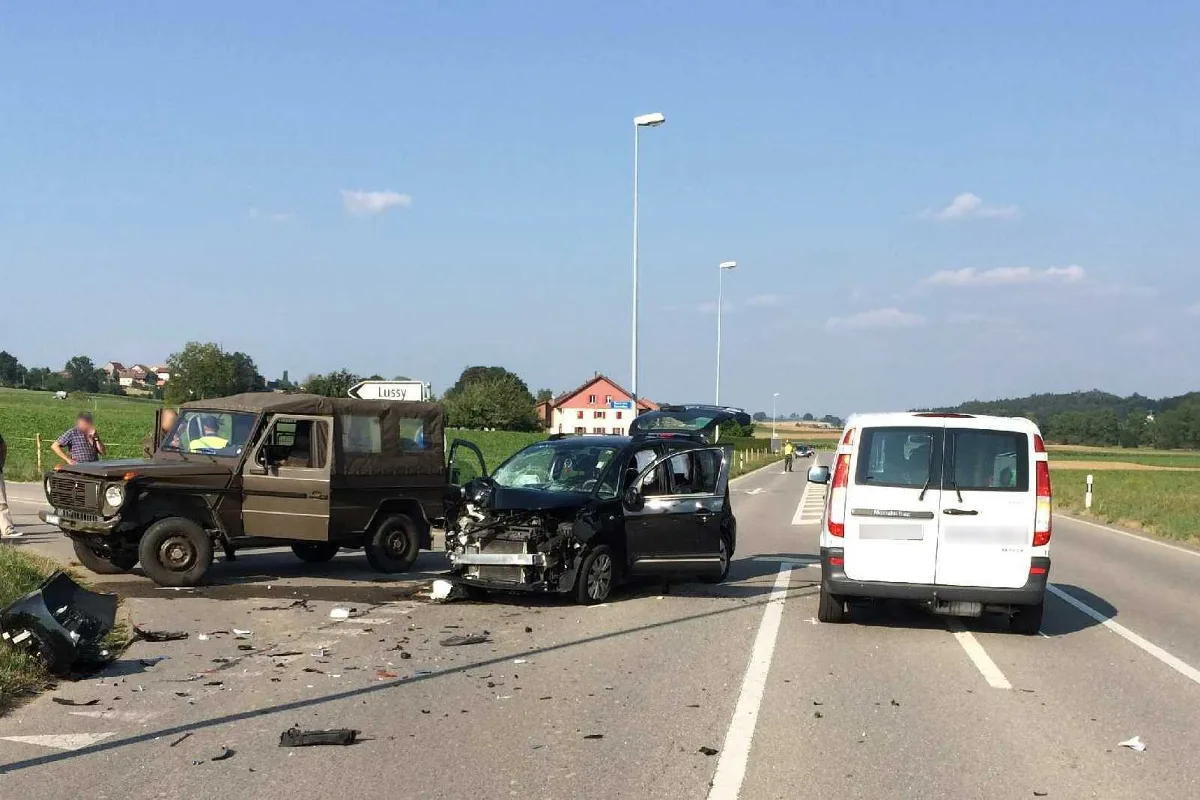 Verkehrsunfall mit Militärauto in Lussy