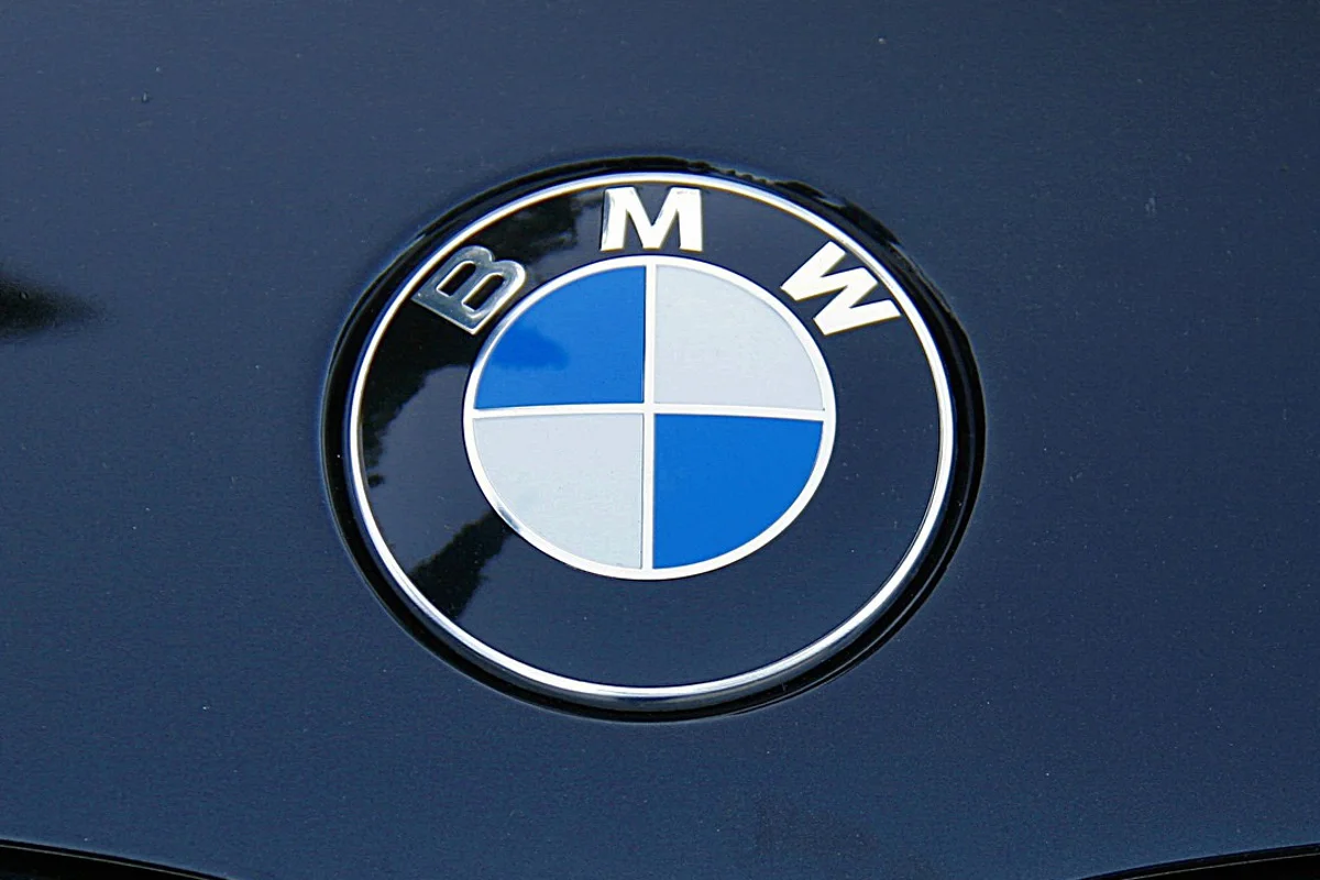 Bremen HB - BMW in Kita "geparkt"