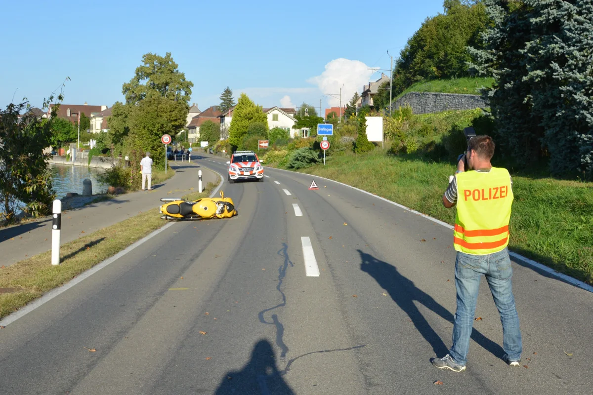 Berlingen TG - Töfflenker rutscht nach Sturz in entgegenkommendes Auto - tot!