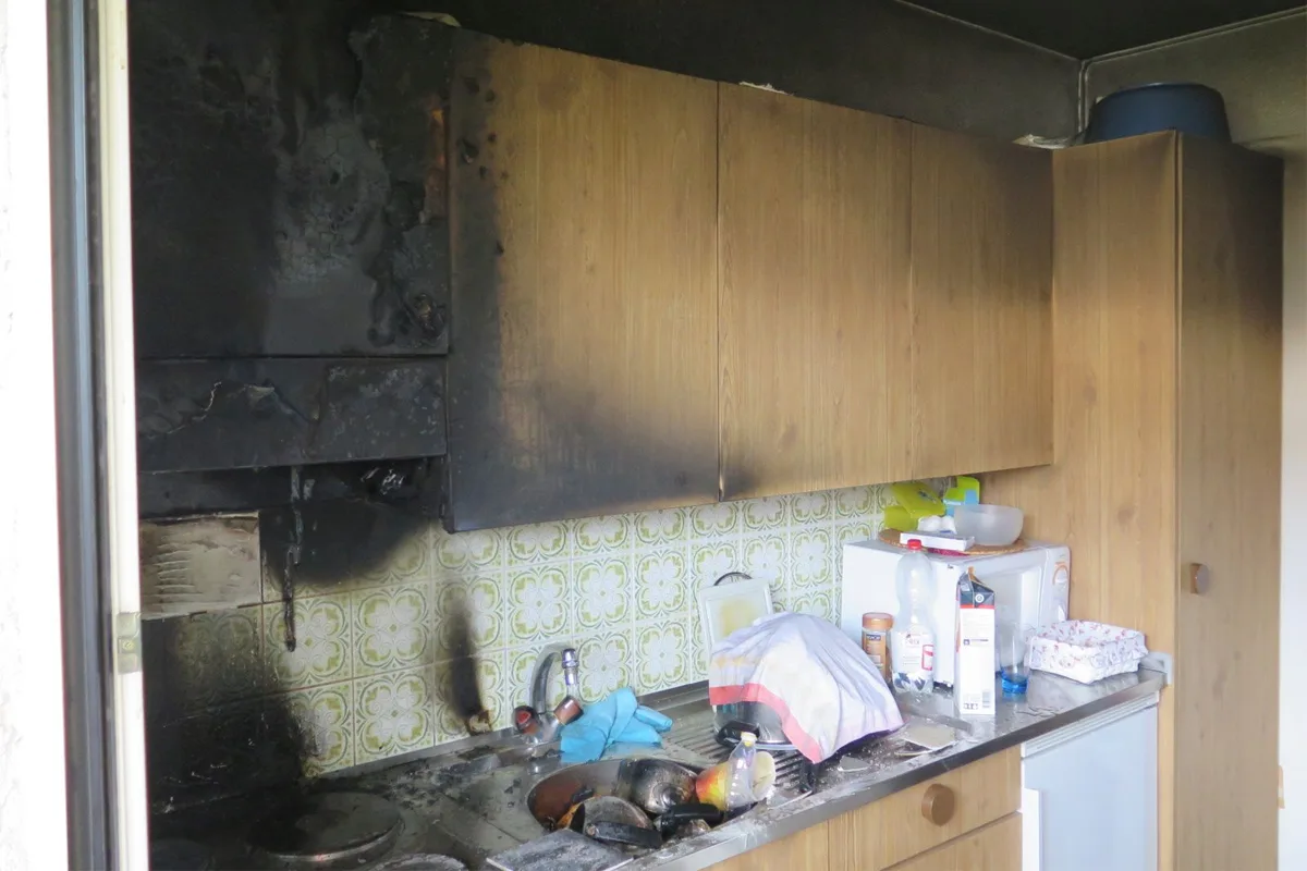Birsfelden BL: 17-Jähriger erhitzt Öl und geht unter die Dusche - Küchenbrand