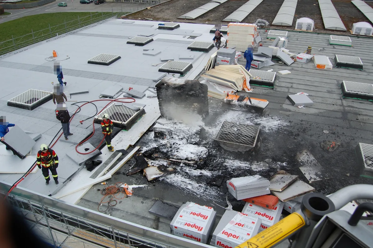 Lastwagenbrand auf der A13 bei Au - über 100'000 Franken Sachschaden