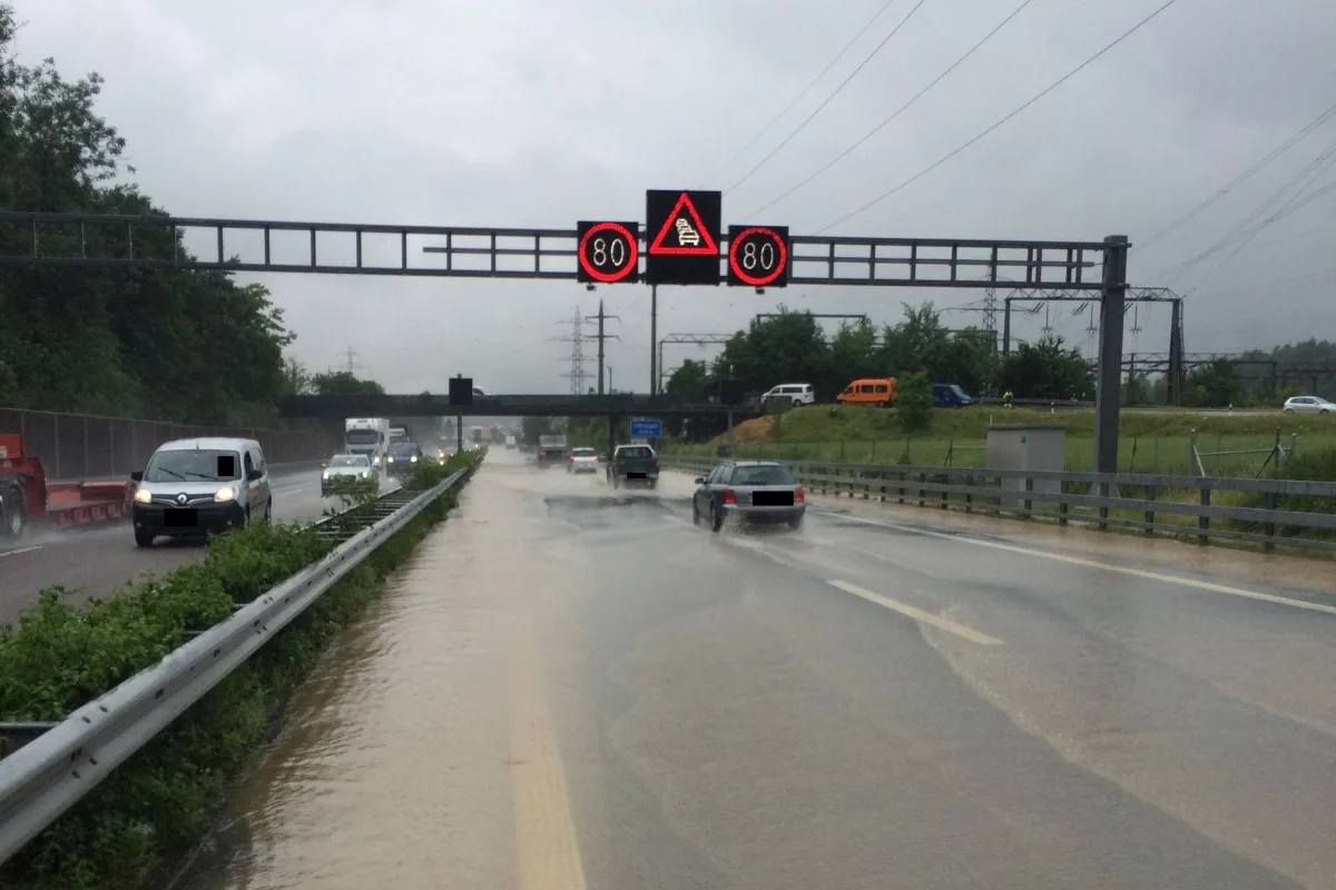 Oftringen: Wasser auf der Fahrbahn - Behinderungen auf der A1