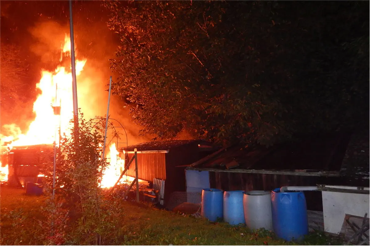 Buchs AG - Brand von zwei Gartenhäuschen