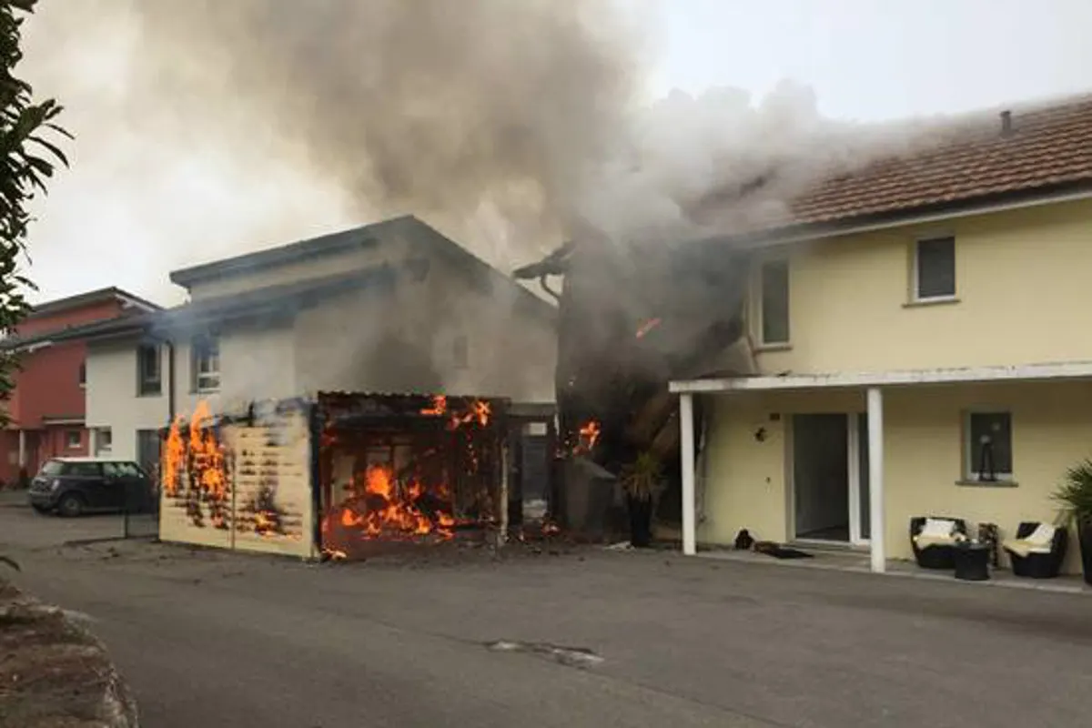 Cheyres FR - Villa in Brand geraten