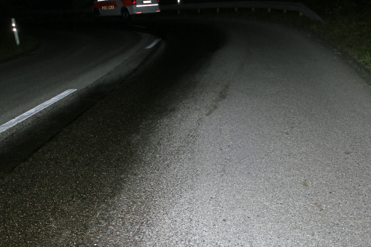 St. Gallen SG - Ölspur führt zu Unfall - Zeugenaufruf