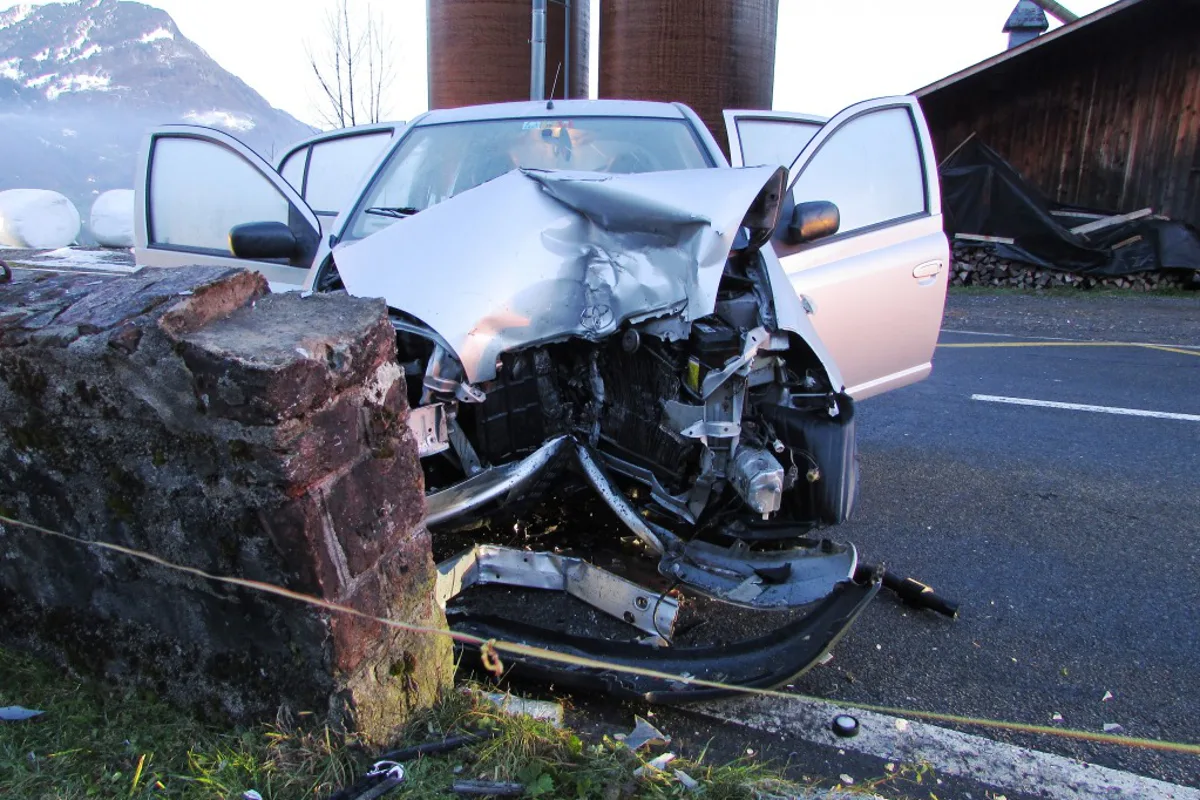 Zwei morgendliche Unfälle in Mollis
