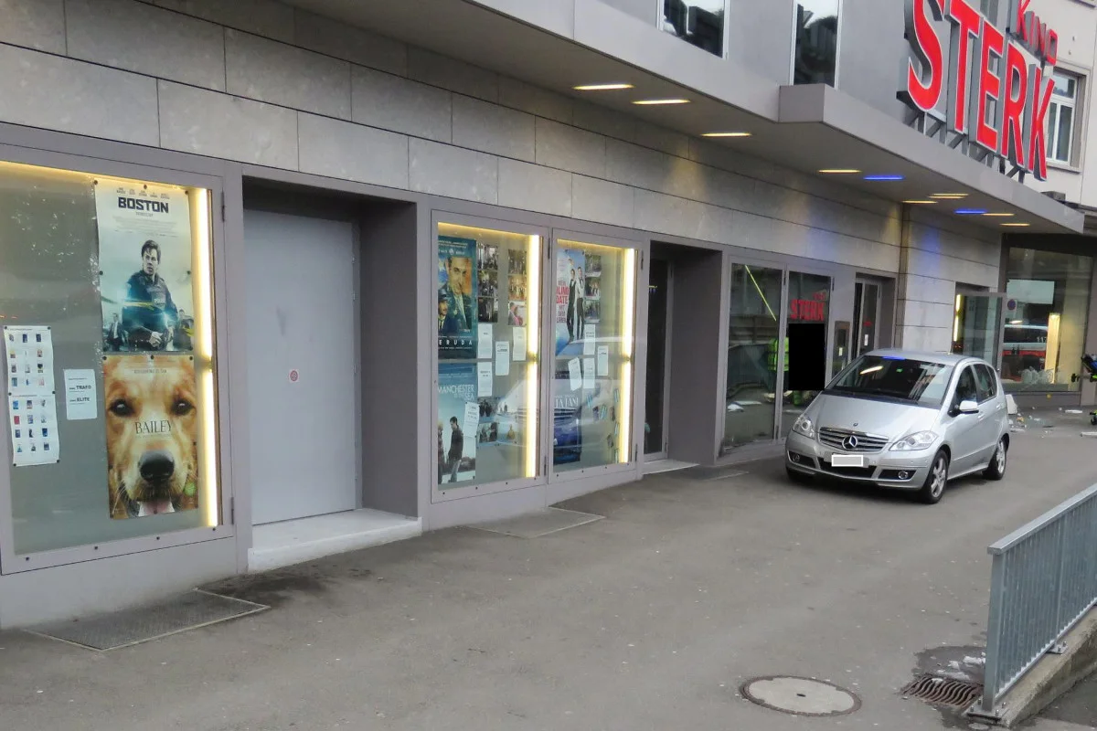 Baden AG - Autofahrer (85) fährt zwei Frauen um 