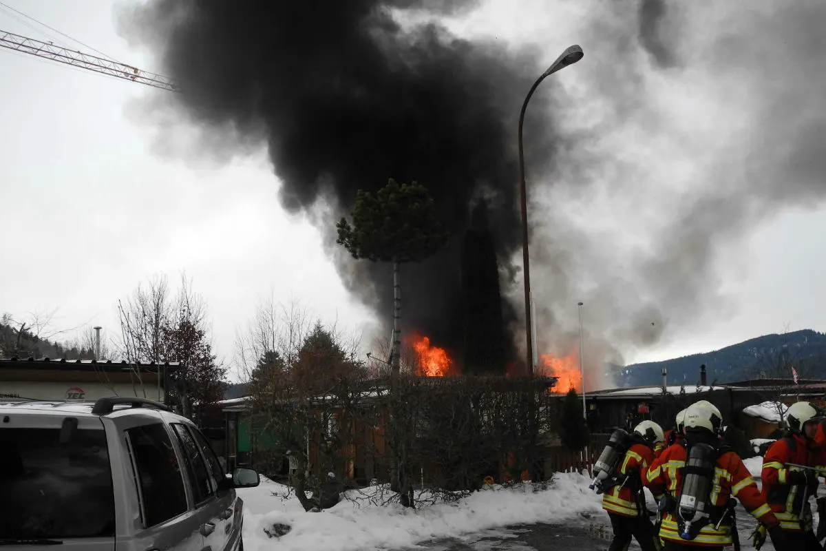 Bennau SZ: Brand auf Campingplatz fordert Verletzten