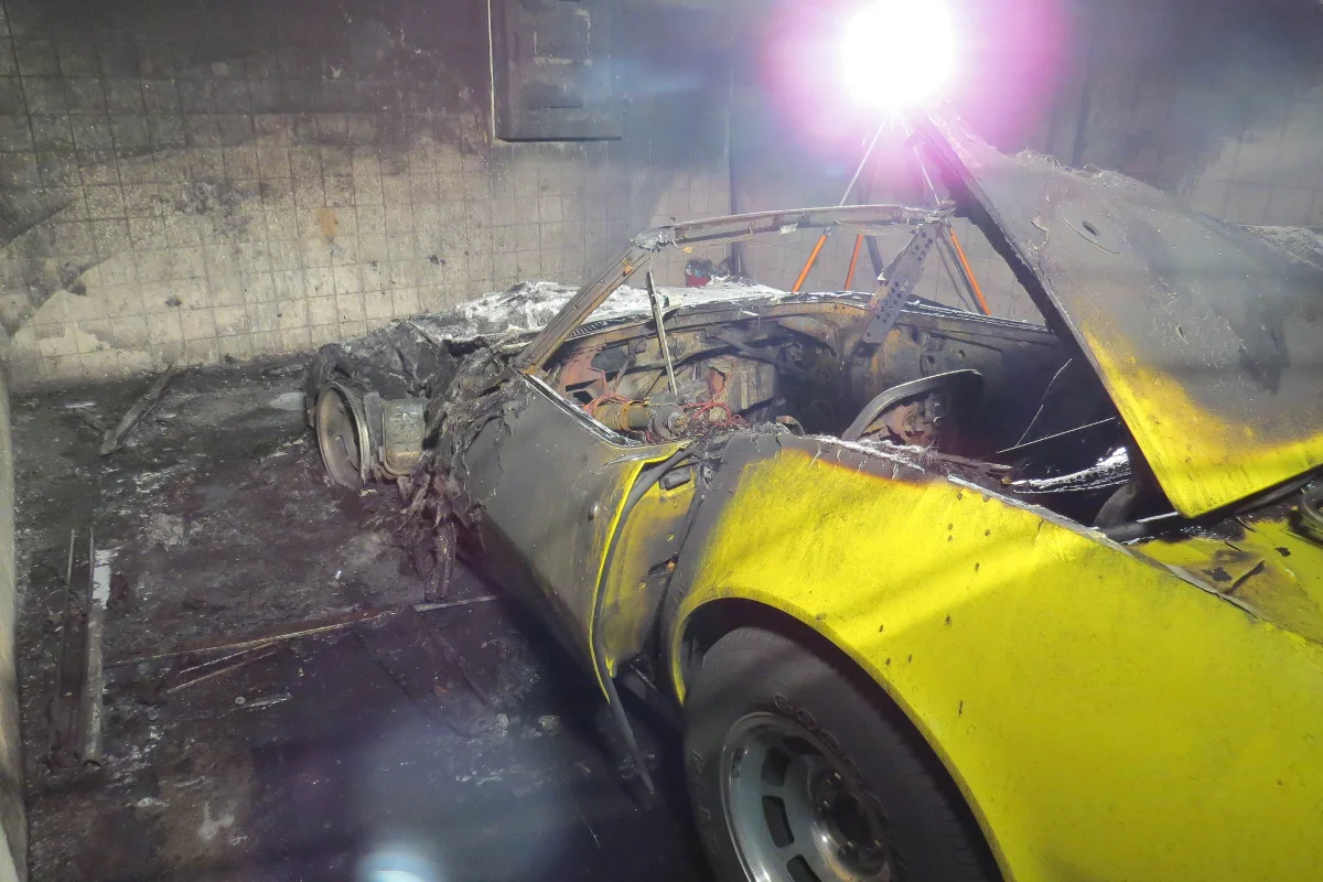 Corvette in Neuenhofer Tiefgarage ein Raub der Flammen