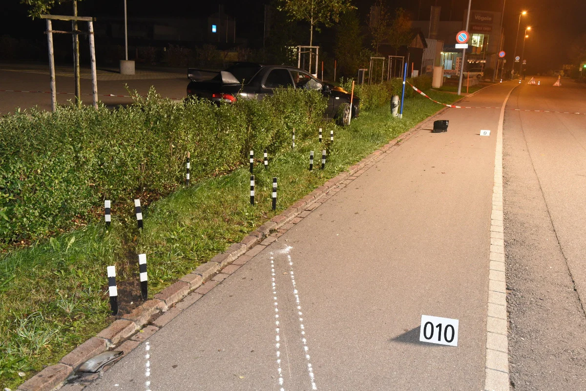 Hinwil ZH - Verkehrsunfall fordert Schwerverletzten - Zeugenaufruf 