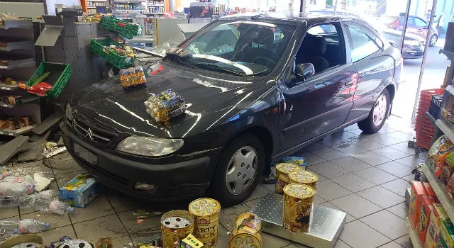 80-Jährige crasht in Kreuzlinger Tankstellenshop