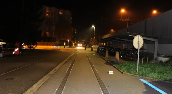 Raser verursacht Alleinunfall in Schwerzenbach