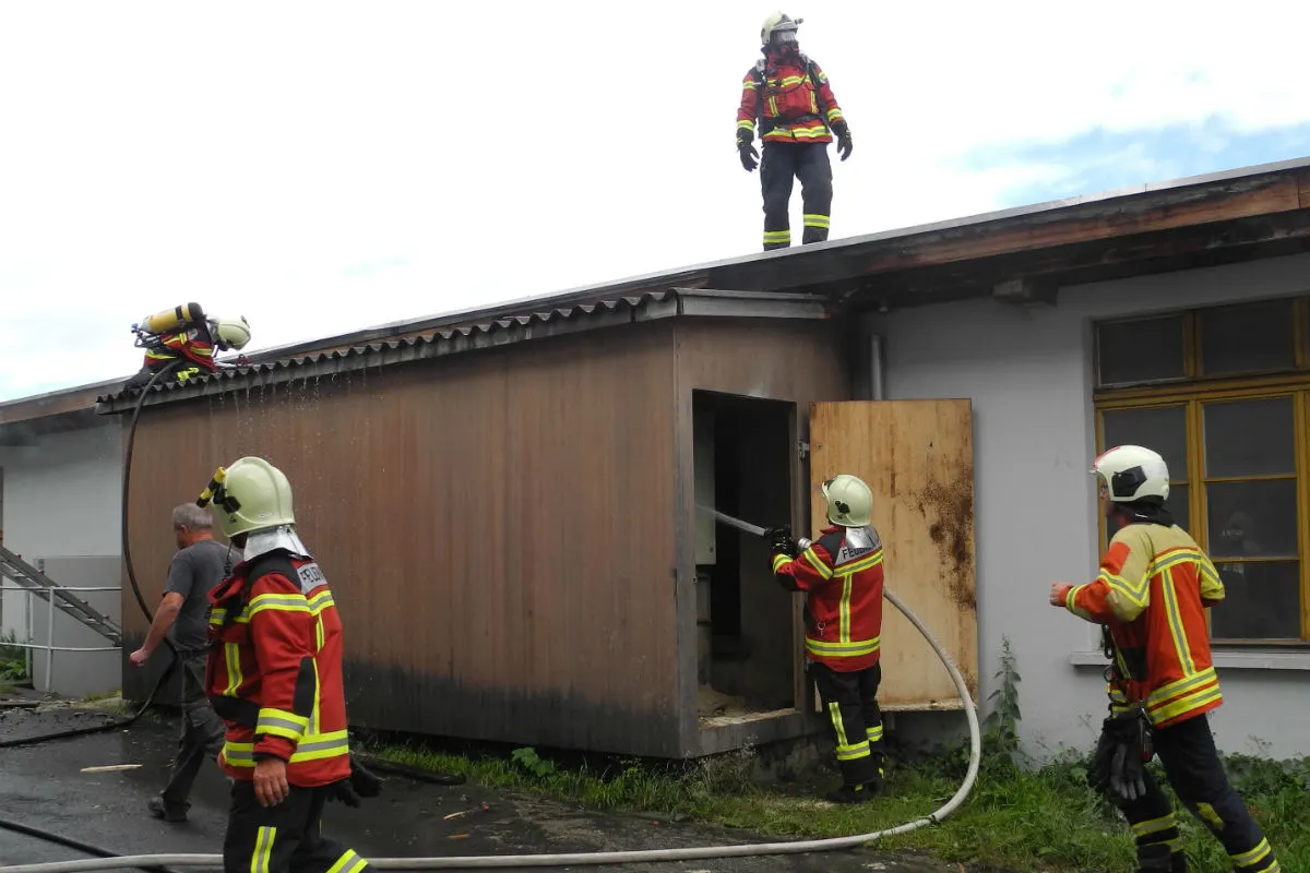 Rothenthurm SZ - Feuer in Gewerbebetrieb
