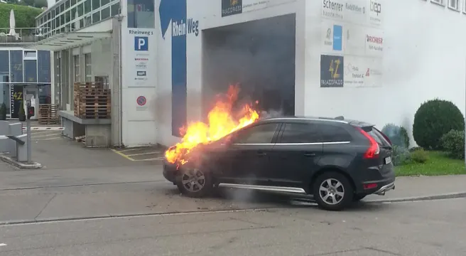 Fahrzeugbrand in Neuhausen am Rheinfall