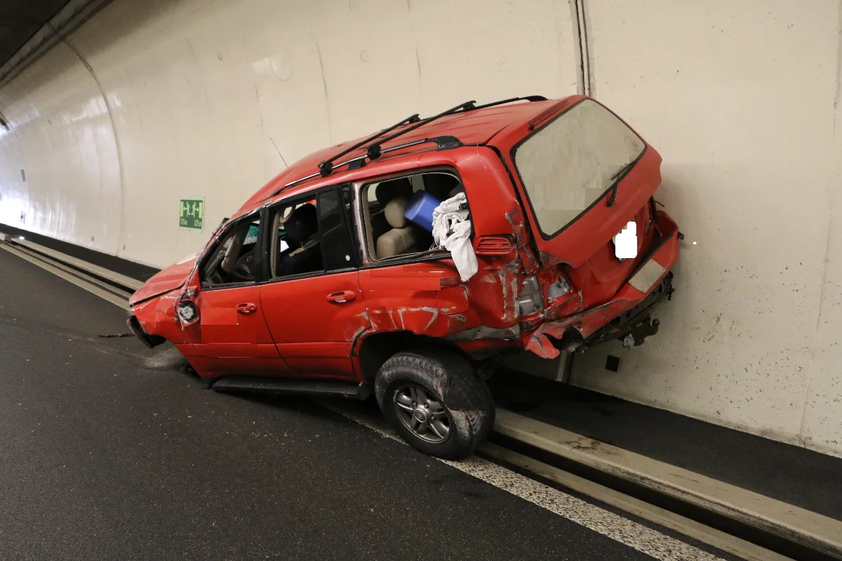 Stallikon: Ohne Führerausweis auf der A3 verunfallt