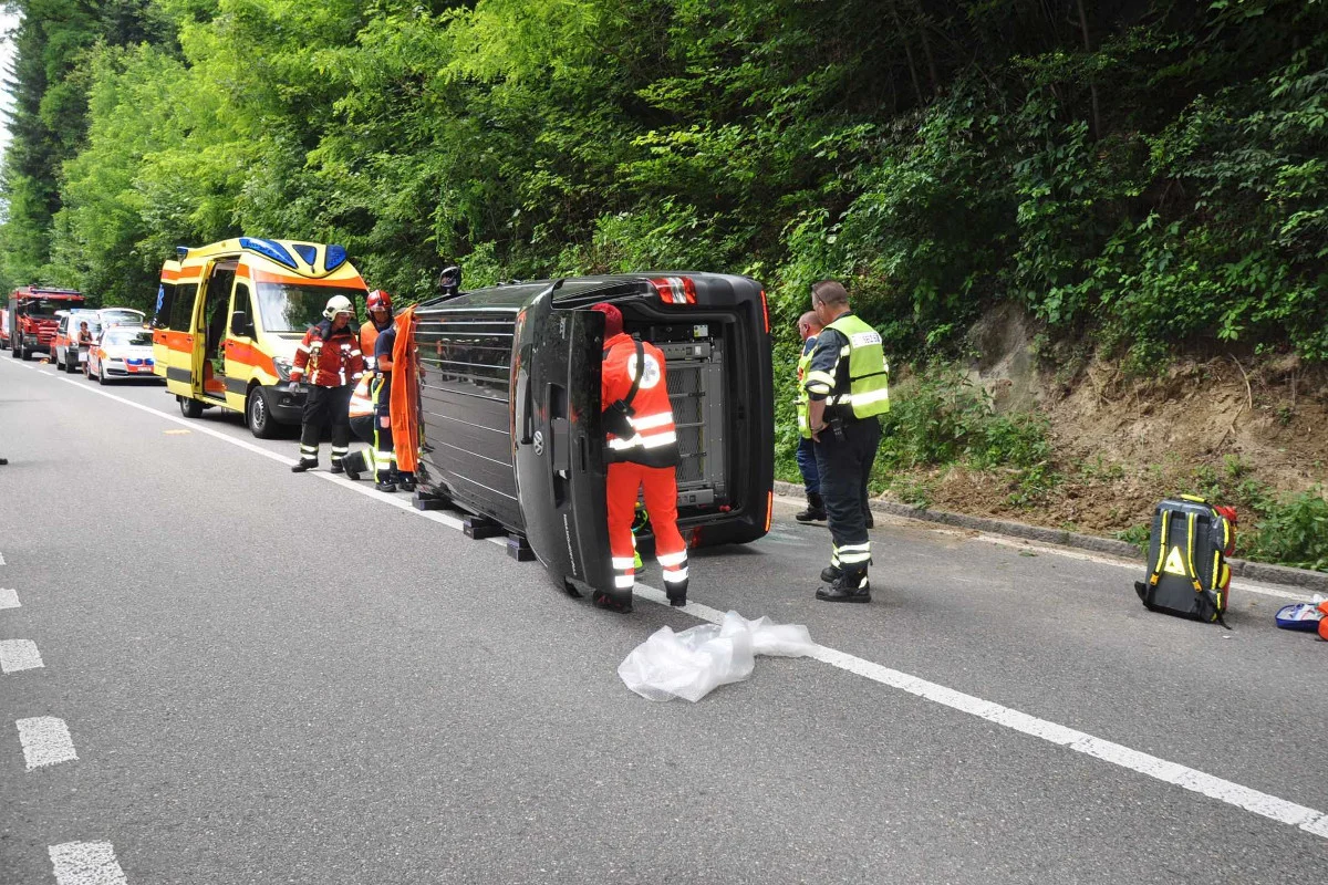 Schnottwil SO - Gehbehinderter Lenker mit Minibus verunfallt