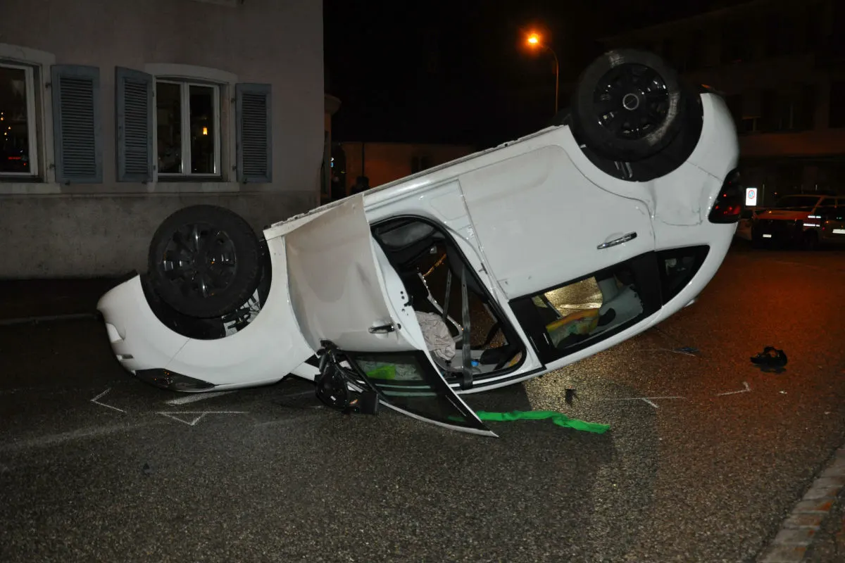 Balsthal SO - Zwei Verletzte nach Selbstunfall 