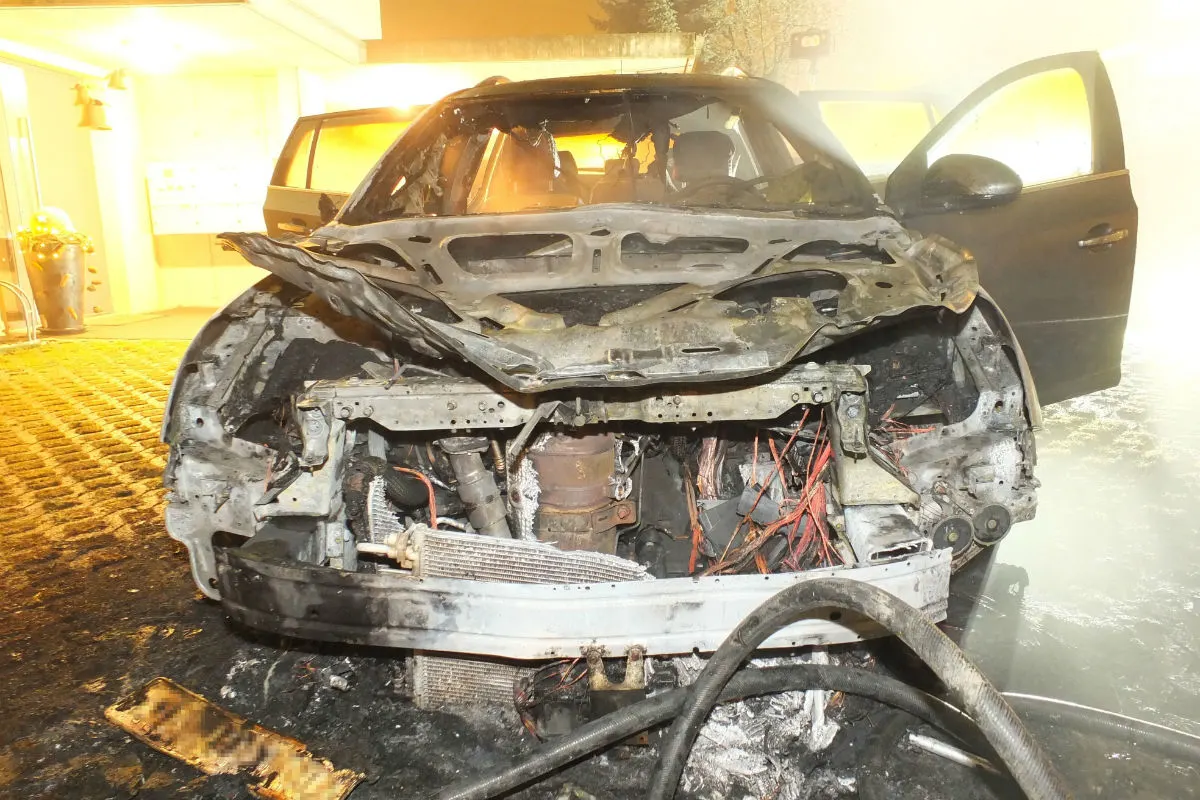 Lüchingen SG: Auto brennt komplett aus