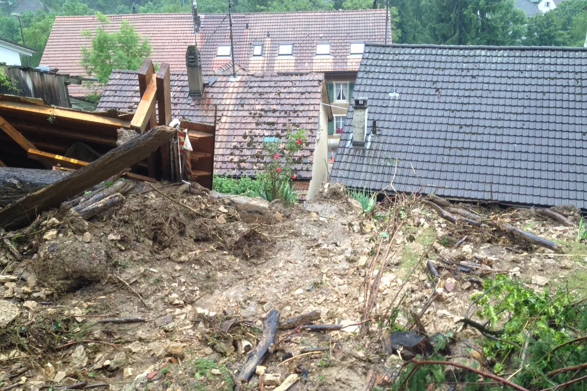 Hangrutschen wegen Starkregen in Grellingen BL
