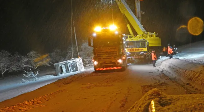 In Nussbaumen neben die Strasse geraten