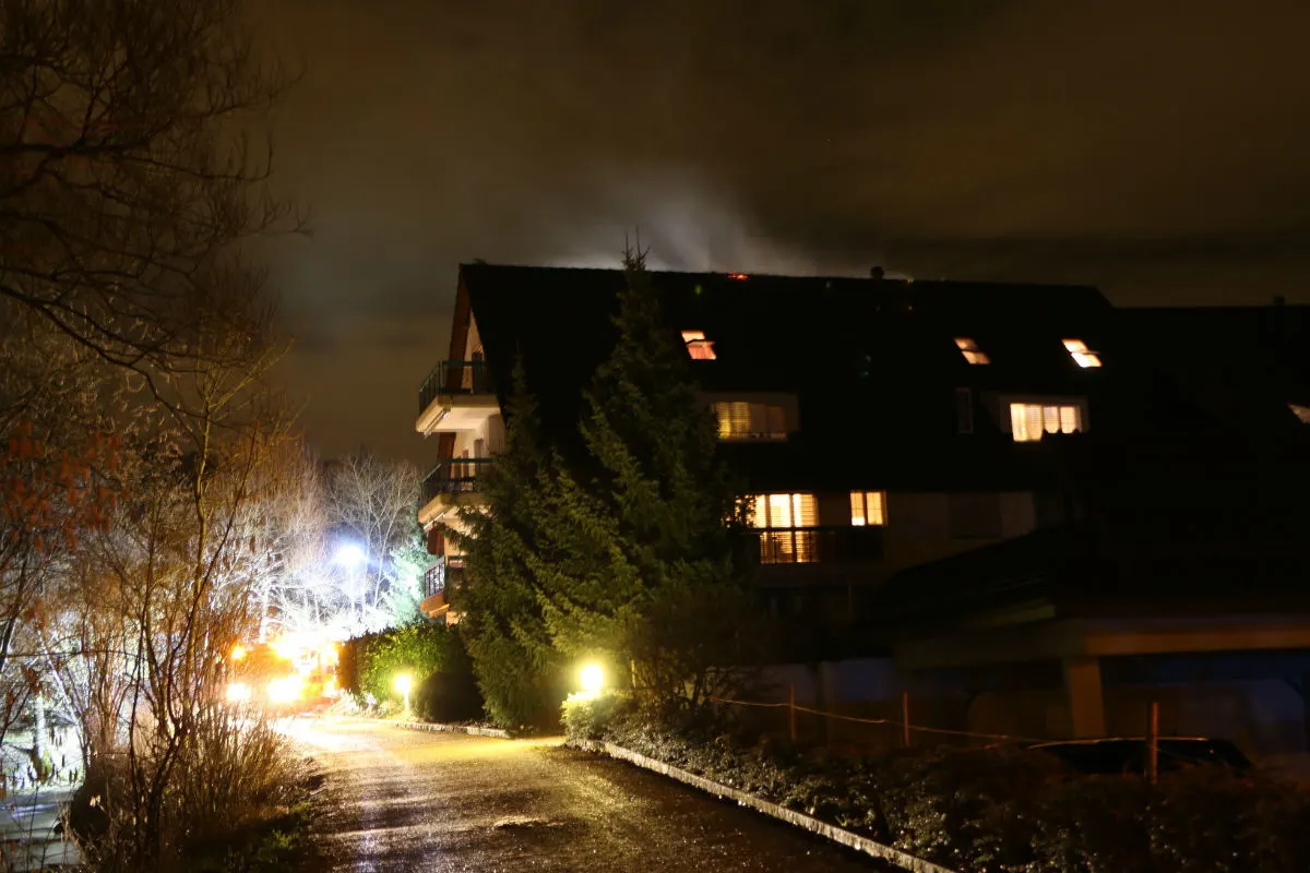 Birmensdorf: Ein Verletzter bei Brand in Dachwohnung