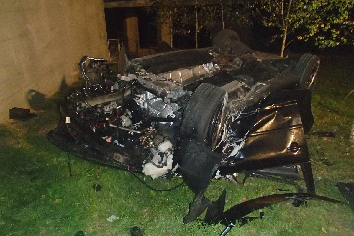Auto durch die Luft geflogen! Schwerer Alleinunfall in Küttigen