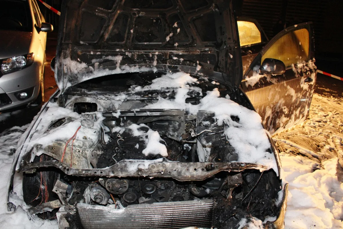 Oberurnen GL - Fahrzeug in Brand geraten