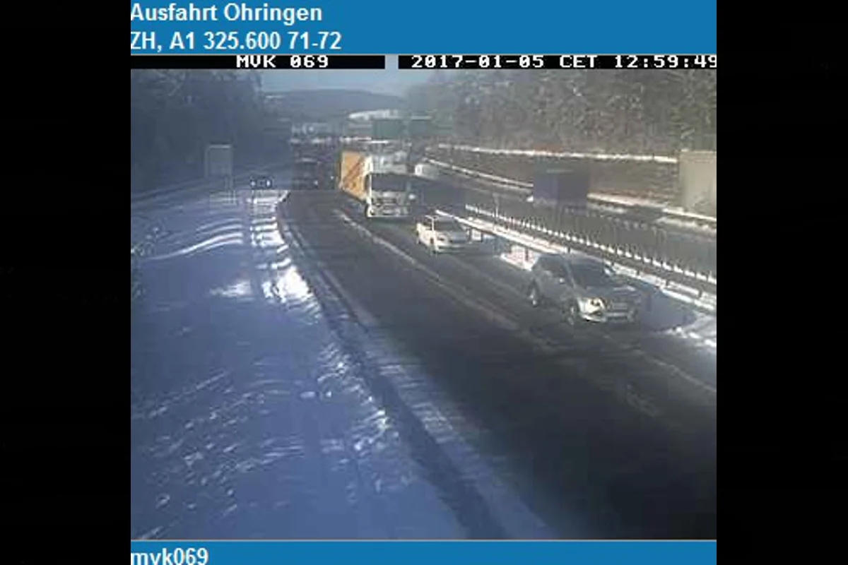 Region Zürich ZH - Schnee-Chaos auf der A1