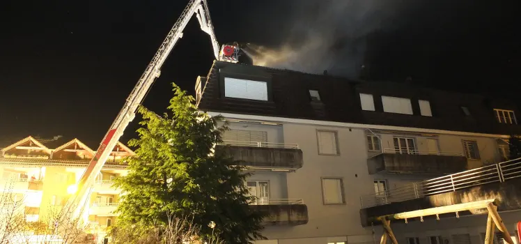 Gossau SG - Auto auf der A1 ausgebrannt