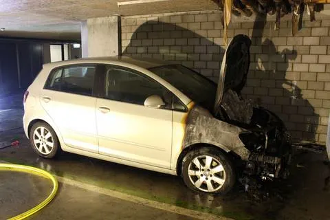 Netstal GL - Autobrand in Tiefgarage
