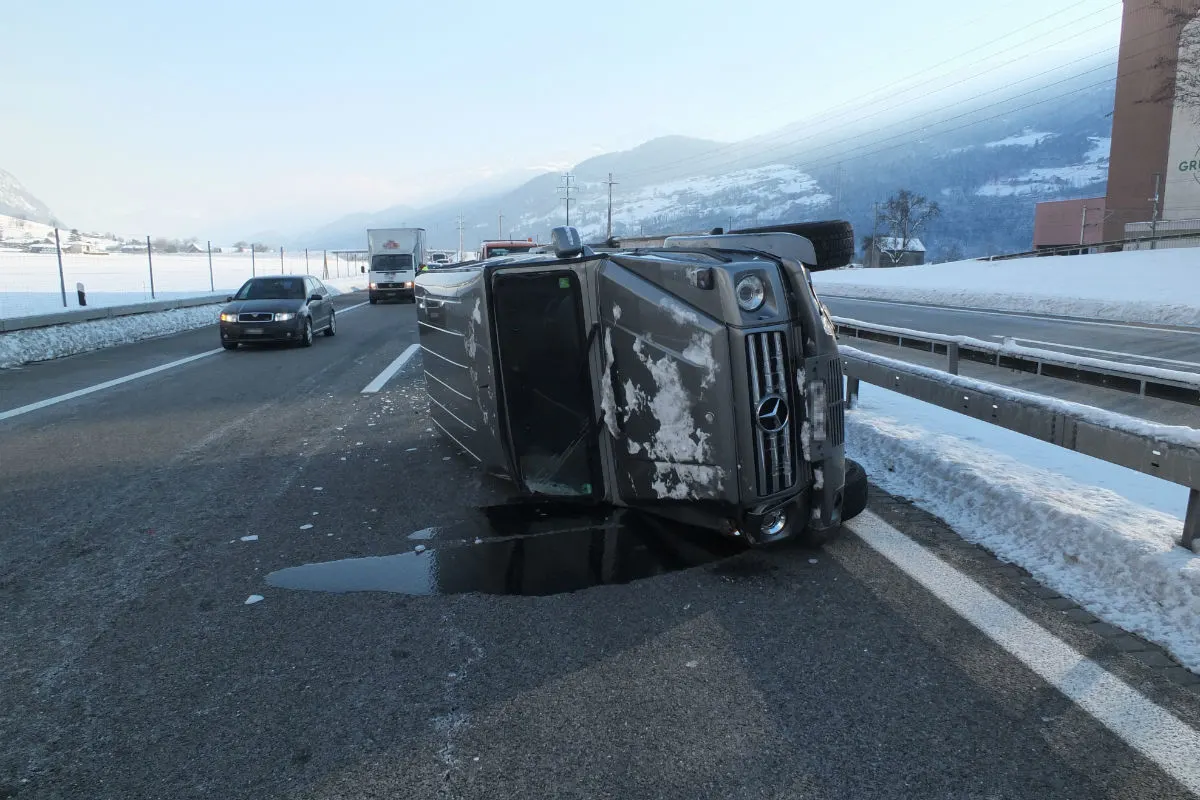Flums SG - Autofahrer wohl eingeschlafen und verunfallt
