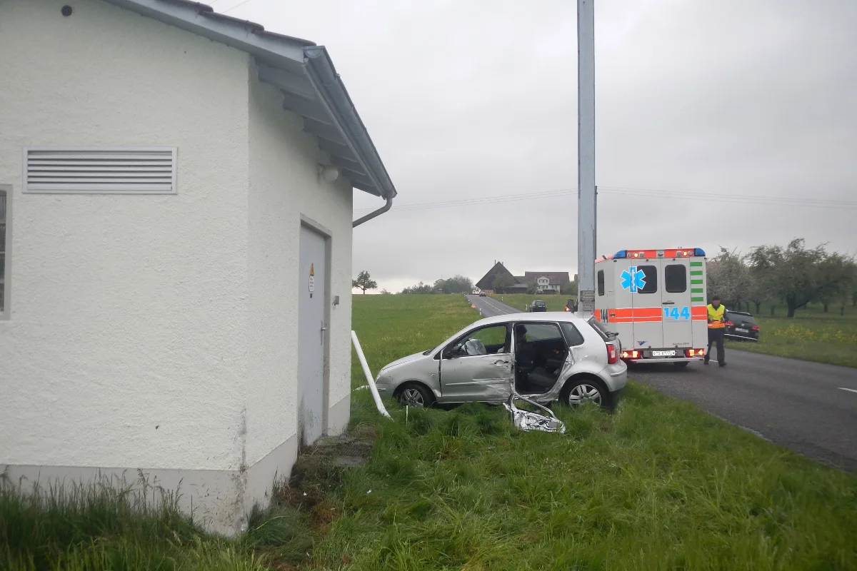 Langrickenbach TG - Überholmanöver endet in Trafostation