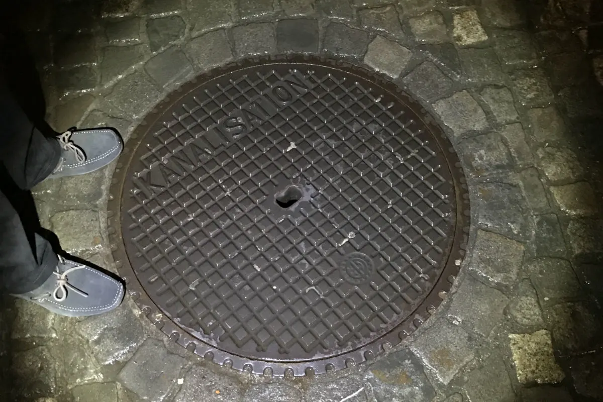 Zürich ZH - Diamant-Ohrring aus Abwasserkanalisation gefischt