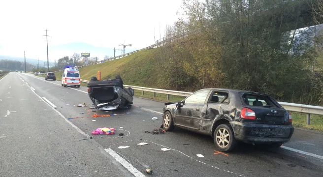 Zizers: Drei Verletzte und zweimal Totalschaden auf der A13