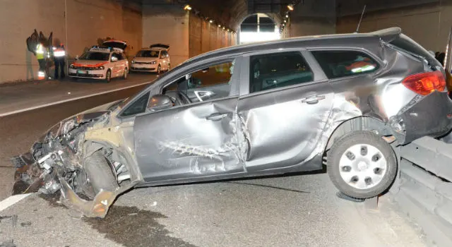 Spektakulärer Unfall im Schänzli-Tunnel