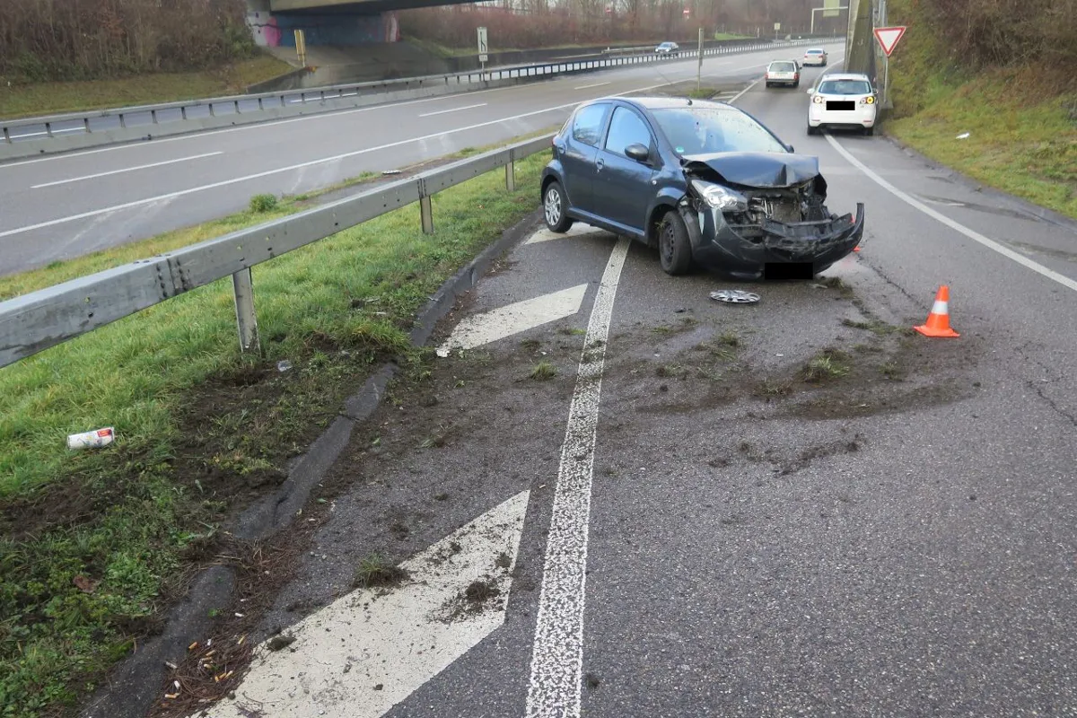 Spektakulärer Alleincrash in Muttenz