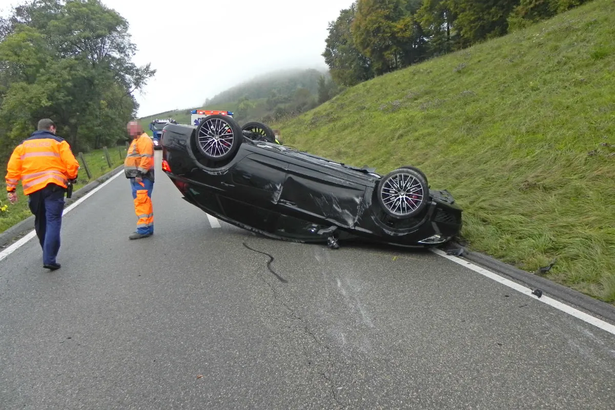 Herdern TG - Mit Auto überschlagen
