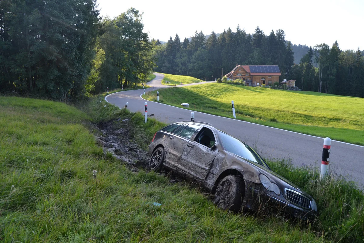 Heiden AR - Nach Selbstunfall in Bächlein gelandet