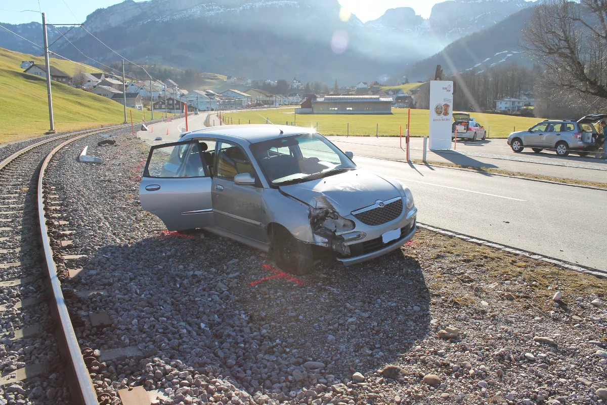 In Weissbad/AI Beleuchtungskandelaber umgefahren